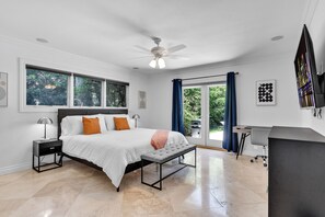 3 habitaciones, escritorio, tabla de planchar con plancha y wifi gratis