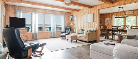 Smart-tv, pejs, bordtennisbord