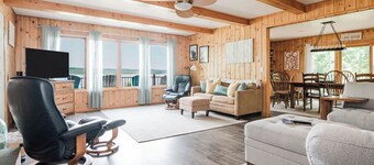 Lake Charlevoix lakefront + hot tub