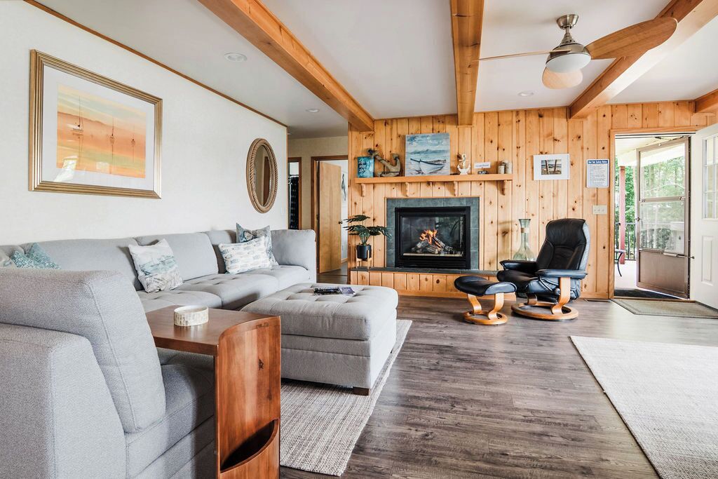 Smart TV, fireplace, table tennis