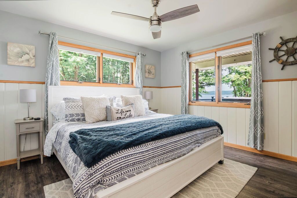 3 bedrooms, desk, iron/ironing board, travel crib