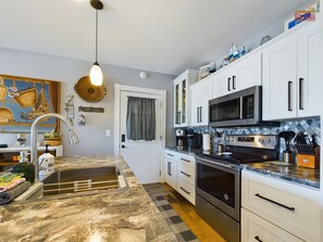 Fridge, microwave, oven, stovetop - SSVR4-Downtown Munising Apartment, 2 blocks from Lake Superior (Munising)