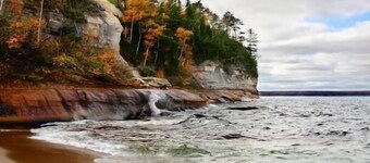 SSVR4-Downtown Munising Apartment, 2 blocks from Lake Superior