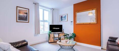 Una televisión, una oficina