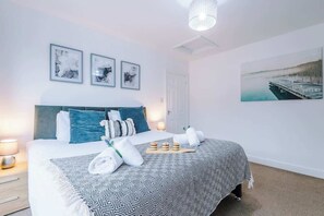 2 quartos, ferros/tábuas de passar roupa, Wi-Fi, roupa de cama