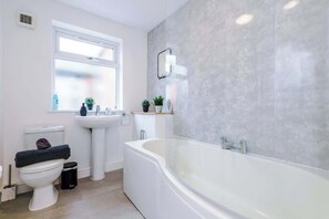 Douche, sèche-cheveux