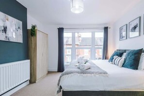 2 quartos, ferros/tábuas de passar roupa, Wi-Fi, roupa de cama