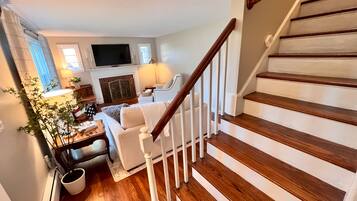 TV connectée, baby-foot, chaîne hi-fi