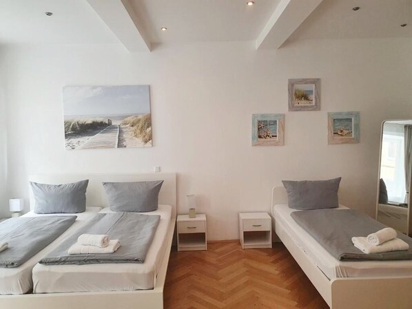 2 bedrooms, iron/ironing board, free WiFi, bed sheets