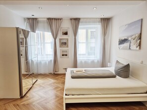 2 bedrooms, iron/ironing board, free WiFi, bed sheets - City Center Stays /// AK1-L, Apartment with 1 bedroom (München)