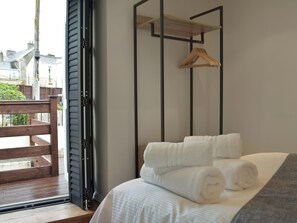5 bedrooms, free WiFi, bed sheets