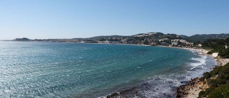 Plage à proximité, chaises longues