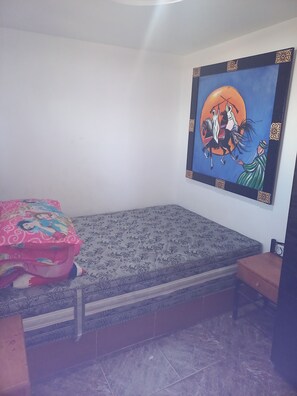 2 bedrooms, travel crib