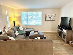 Smart TV, reproductor de DVD y libros 