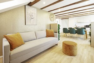 Modern Apartment with 2 Bedrooms | Living area | Flat-screen TV