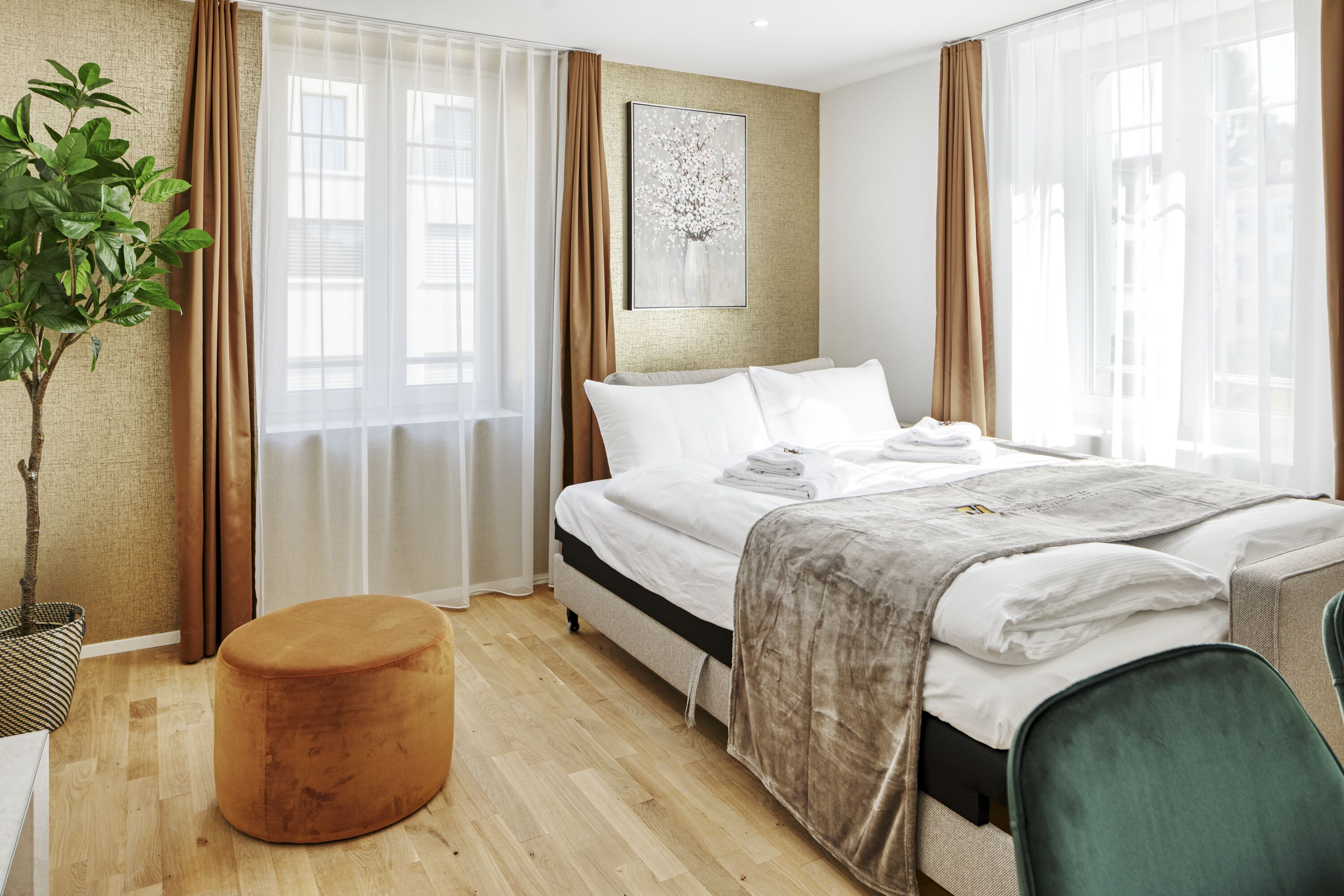 Deluxe suite | Woonruimte | Een flatscreentelevisie