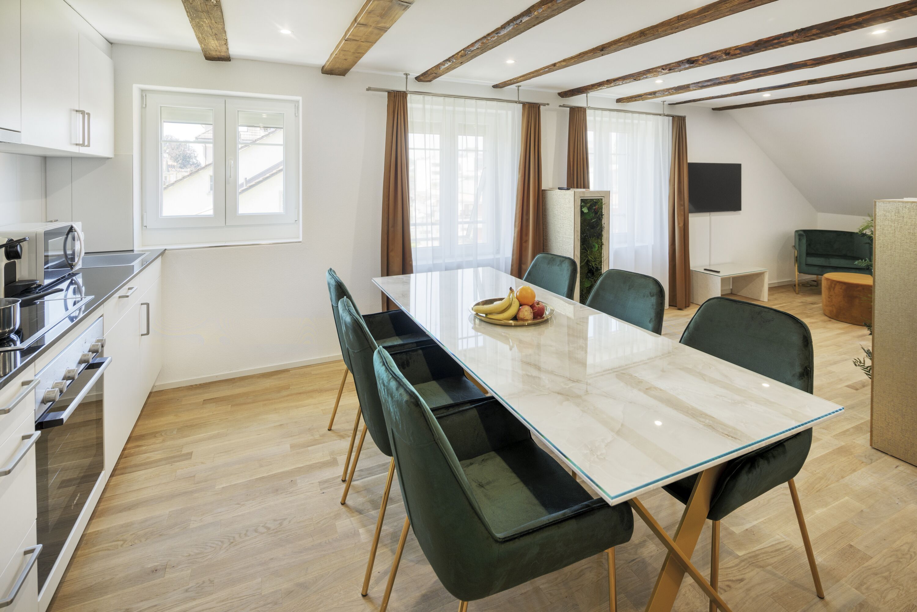 Modern Apartment with 2 Bedrooms | In-room dining