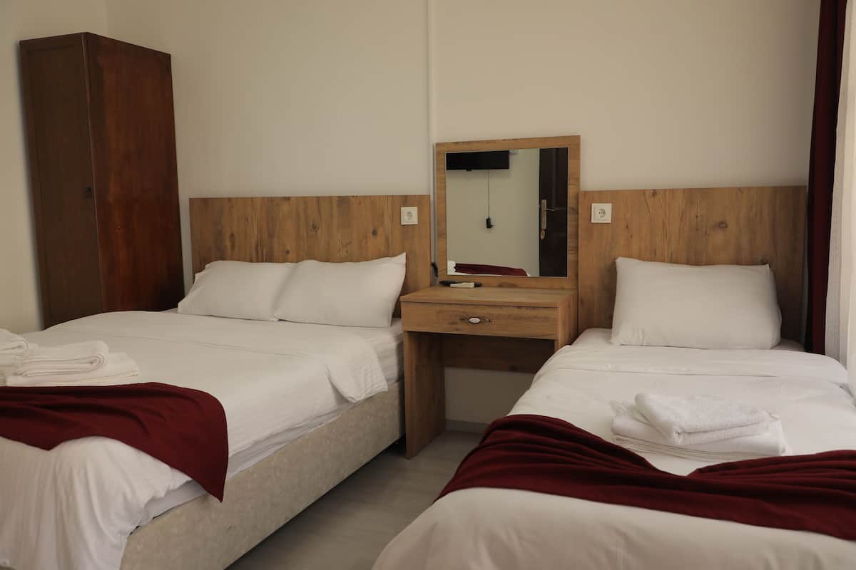 Tripla Deluxe | 1 camera, biancheria da letto di alta qualità, Wi-Fi gratuito, lenzuola