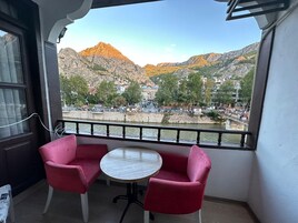 Comfort Quadruple Room | Premium bedding, free WiFi, bed sheets