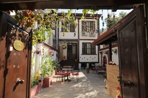 Full-size fridge, microwave, oven, stovetop - Salih Bey Konağı (Amasya)