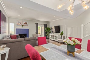 Interior - Resort-Style Biltmore Townhome: Pool, Tennis, Jacuzzi, Pickleball, Gym—50ft Away (Phoenix)