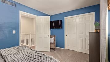 2 bedrooms, iron/ironing board, free WiFi, bed sheets