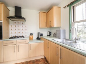 Cottage | Private kitchen | Fridge, electric kettle, toaster, cookware/dishes/utensils - Shaw Cottage (Dumfries)
