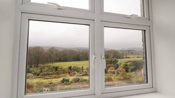 Cottage | 2 bedrooms, individually decorated, individually furnished, free WiFi