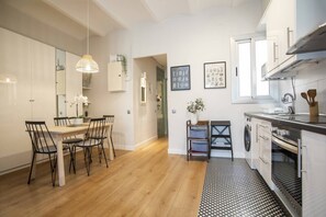 Unclassified image, 5 of 23, button