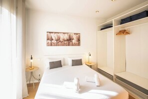 3 bedrooms, iron/ironing board, internet, bed sheets
