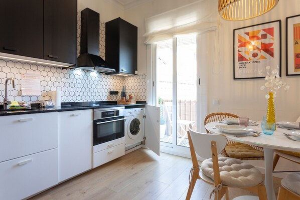 Fridge, microwave, oven, stovetop