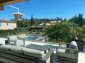 Terrace/patio - Beautiful Villa for 10 adults and 4 children with swimming pool in Saint Remy de Provence (Saint-Rémy-de-Provence)