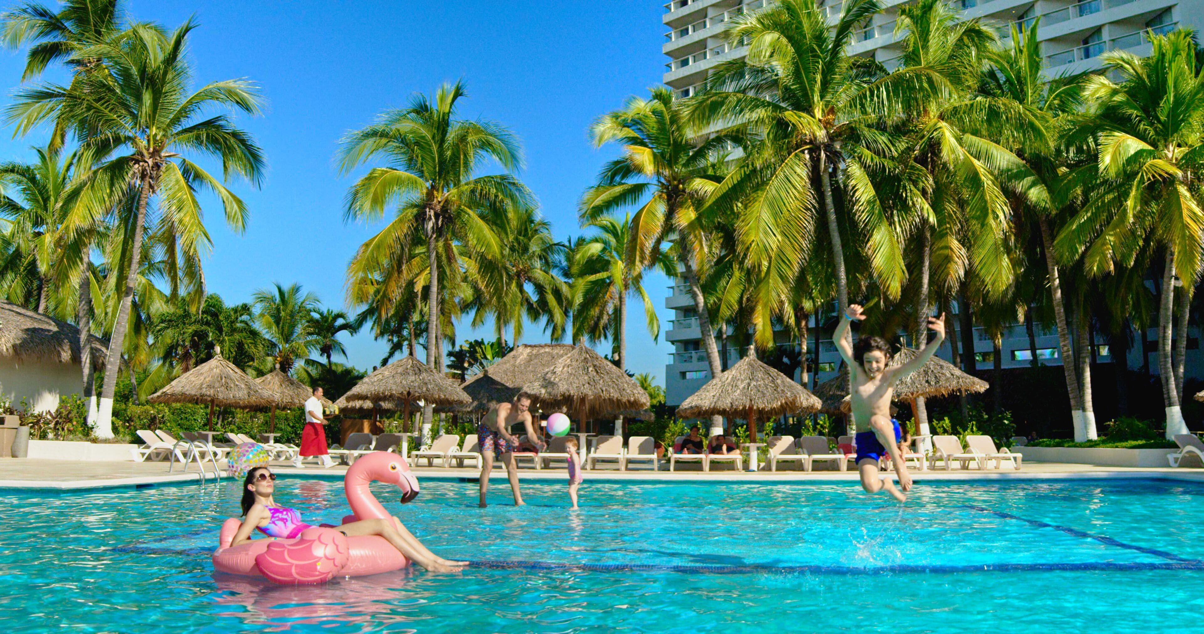 Royal Holiday Club Park Royal Beach Ix - Vacation Club in Zihuatanejo, Mexico