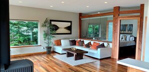 Smart TV y chimenea 