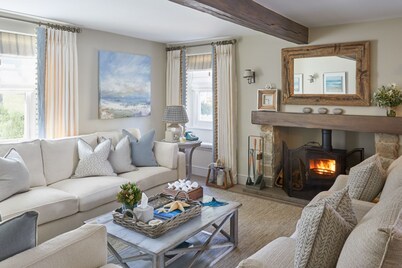 Beach Bay Cottage - Four Bedroom Villa, Sleeps 10