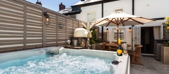 Beach Bay Cottage - Four Bedroom Villa, Sleeps 10