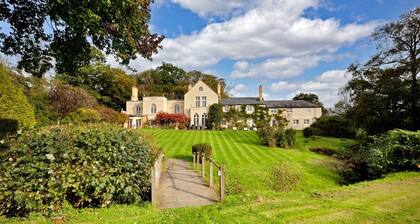 Colleton Hall - Six Bedroom Villa, Sleeps 12