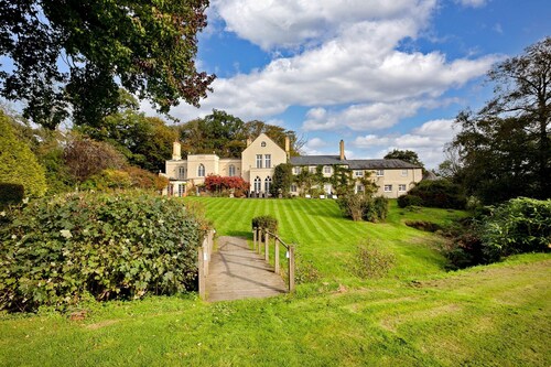 Colleton Hall - Six Bedroom Villa, Sleeps 12