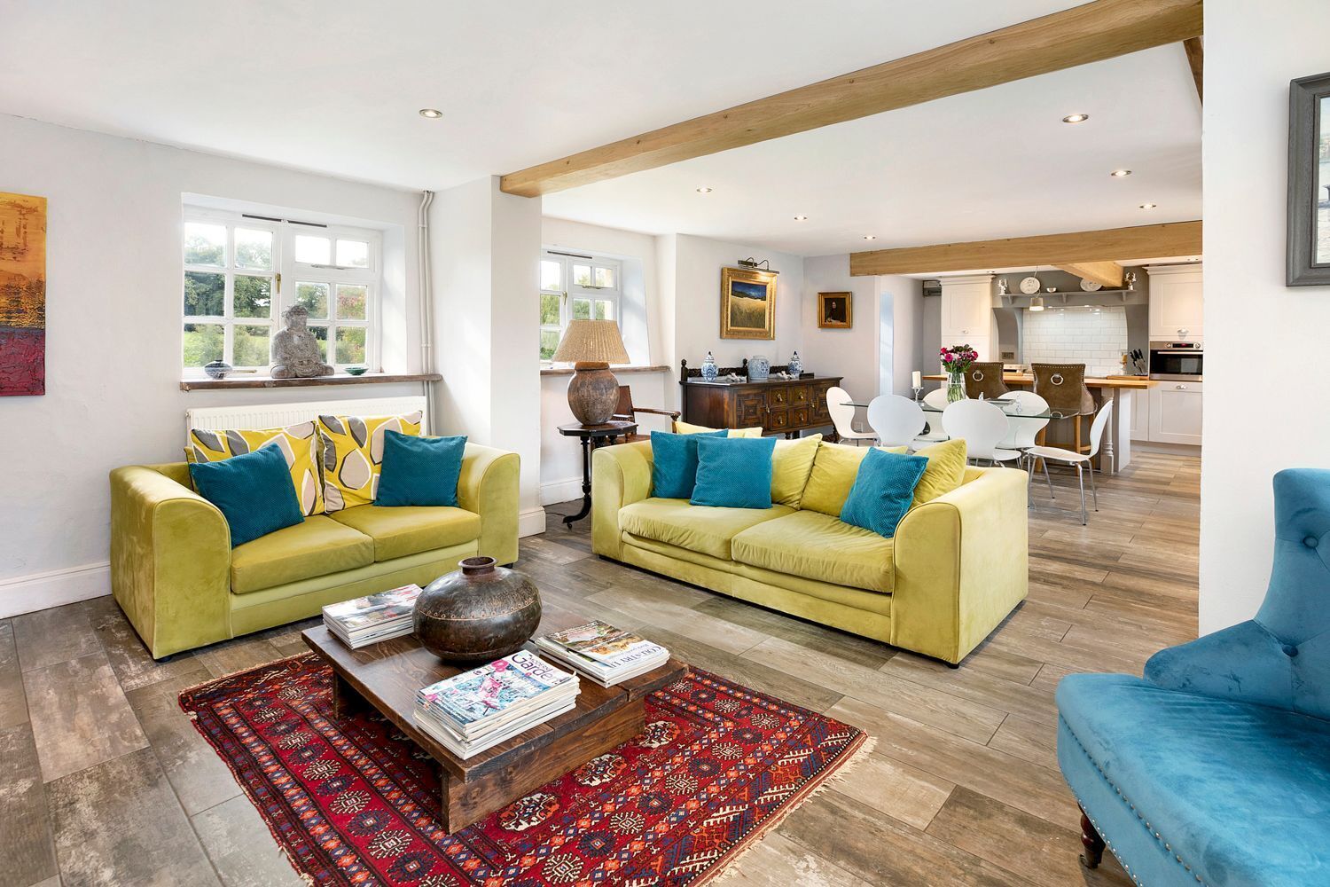 Televisión, chimenea, estéreo