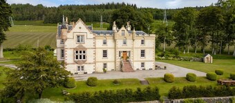 Ross-shire Hall - Seven Bedroom Villa, Sleeps 14