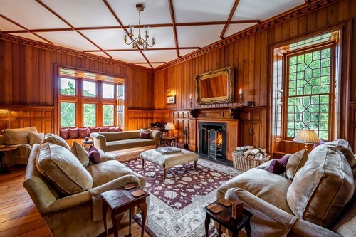 Ross-shire Hall - Seven Bedroom Villa, Sleeps 14