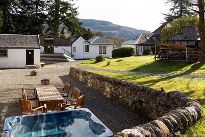 Argyll Barn - Seven Bedroom Villa, Sleeps 14