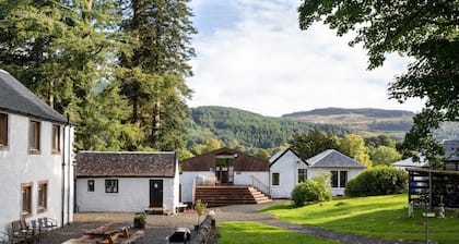 Argyll Barn - Seven Bedroom Villa, Sleeps 14