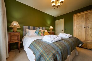 9 chambres, fer et planche à repasser, Wi-Fi, draps fournis