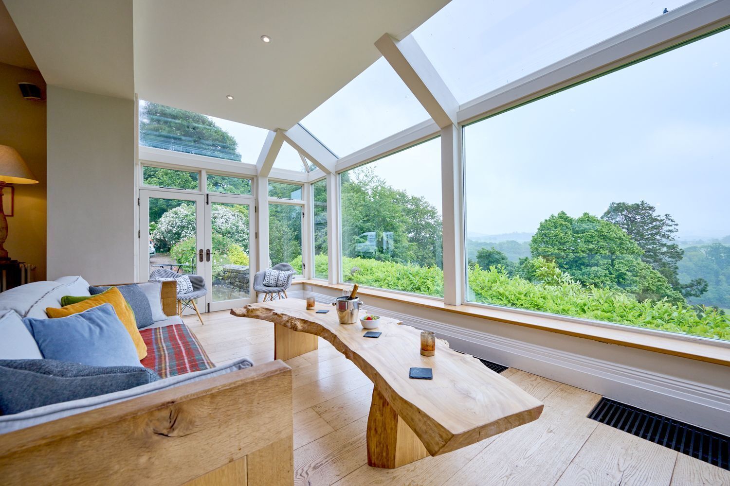 Fireplace, DVD player, books, stereo