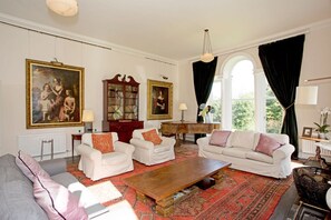 TV, fireplace, DVD player