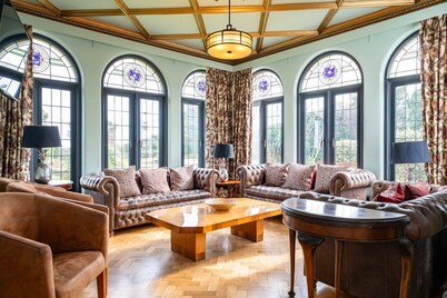 Culver Down Manor - Seven Bedroom Villa, Sleeps 16