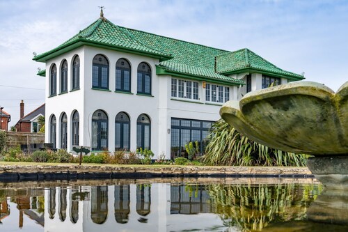 Culver Down Manor - Seven Bedroom Villa, Sleeps 16