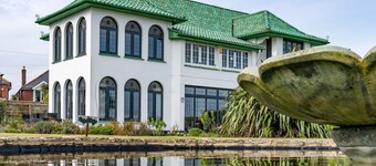 Culver Down Manor - Seven Bedroom Villa, Sleeps 16