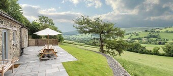 Upper Valley Barns - Six Bedroom Villa, Sleeps 14